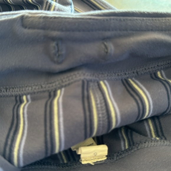 Lululemon Capris Size 6❤️❤️ - Picture 7 of 7